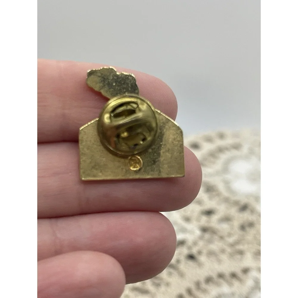 Thousand Trails Souvenir Collectible Pin‎ From Chehalis Washington